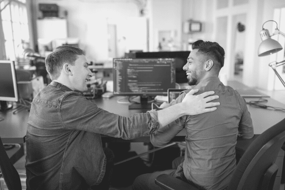 A manager encouraging an employee, illustrating employee motivation tactics.
